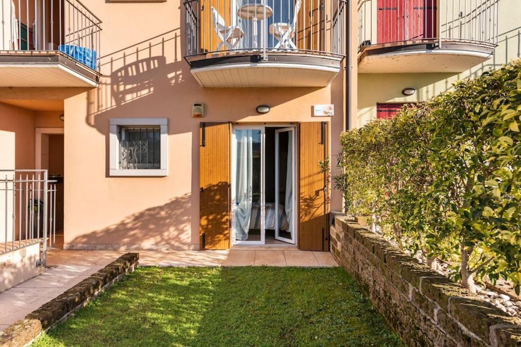 Oliva Apartment - Featuring A Private Garden And Access To A Pool Barcuzzi Luaran gambar
