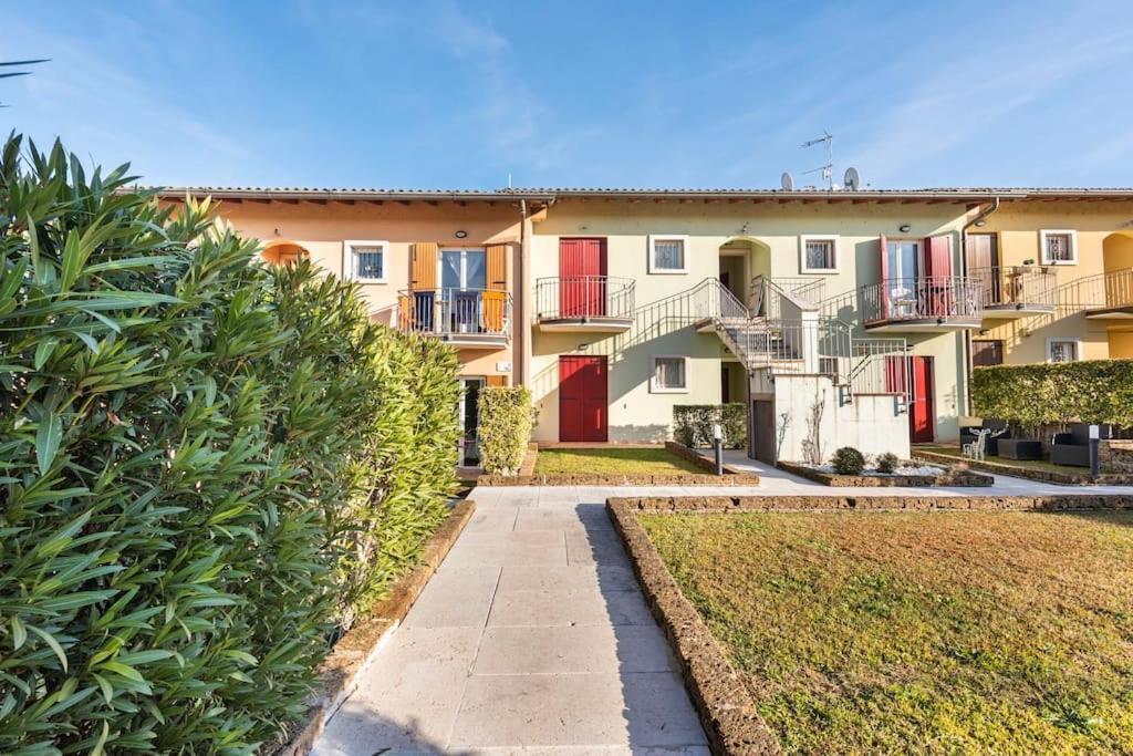 Oliva Apartment - Featuring A Private Garden And Access To A Pool Barcuzzi Luaran gambar